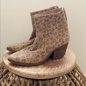 Matisse size 8 leopard Booties